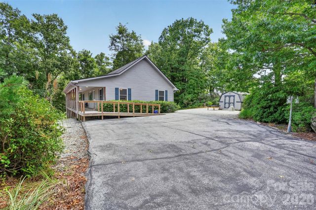 44 Autumn View Drive, Hendersonville, NC 28792