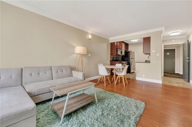 700 E 8TH Street 14D, Kansas City, MO 64106