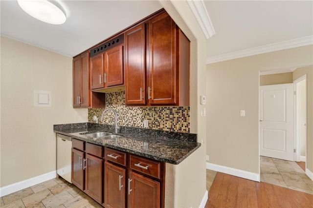700 E 8TH Street 14D, Kansas City, MO 64106