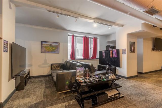 700 E 8TH Street 14D, Kansas City, MO 64106