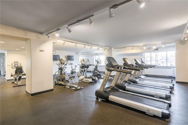 700 E 8TH Street 14D, Kansas City, MO 64106