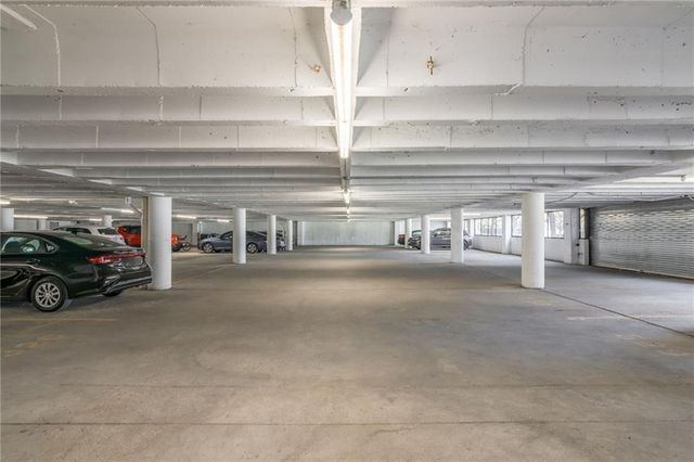 700 E 8TH Street 14D, Kansas City, MO 64106