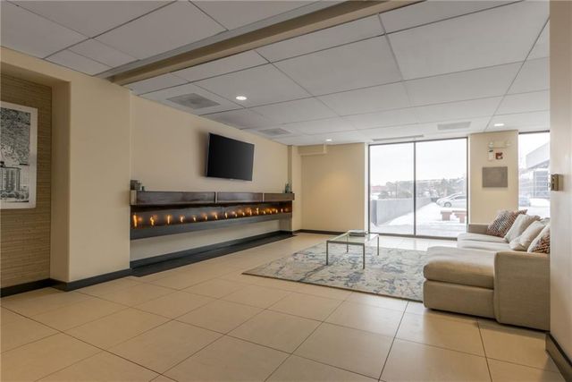 700 E 8TH Street 14D, Kansas City, MO 64106