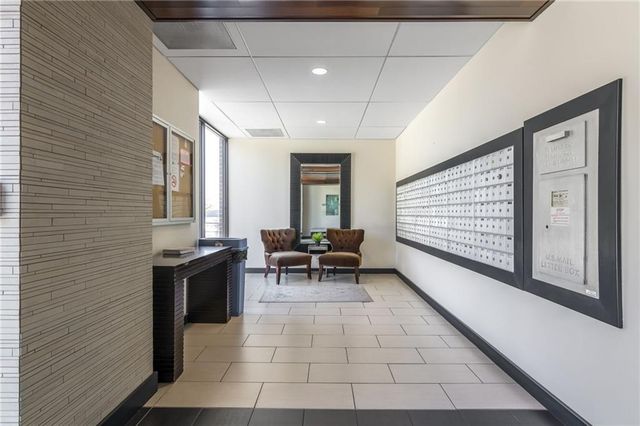 700 E 8TH Street 14D, Kansas City, MO 64106