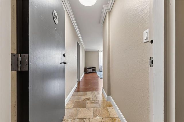 700 E 8TH Street 14D, Kansas City, MO 64106