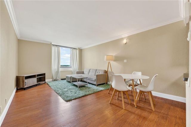 700 E 8TH Street 14D, Kansas City, MO 64106