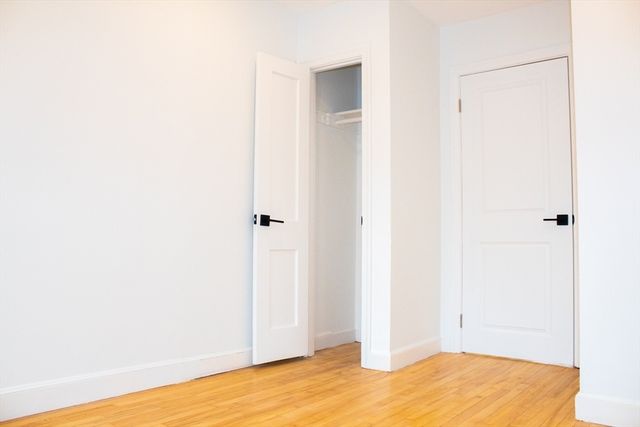 33 Hammond Pond Pkwy 2, Newton, MA 02467