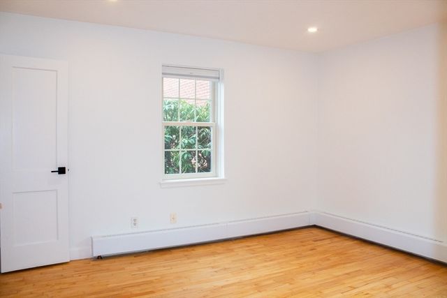 33 Hammond Pond Pkwy 2, Newton, MA 02467