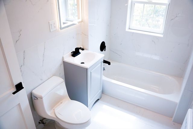 33 Hammond Pond Pkwy 2, Newton, MA 02467