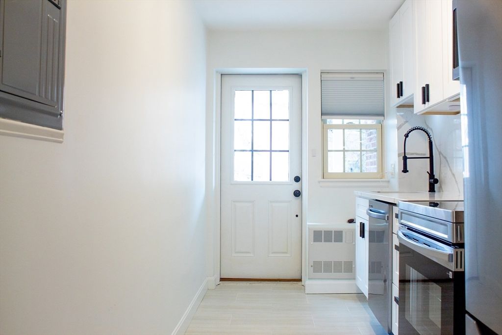 33 Hammond Pond Pkwy 2, Newton, MA 02467