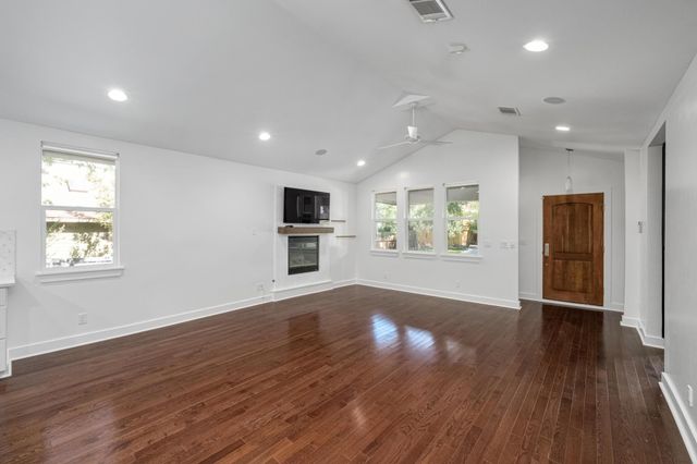 307 W Annie ST, Austin, TX 78704