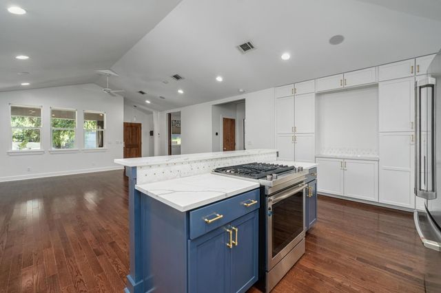 307 W Annie ST, Austin, TX 78704