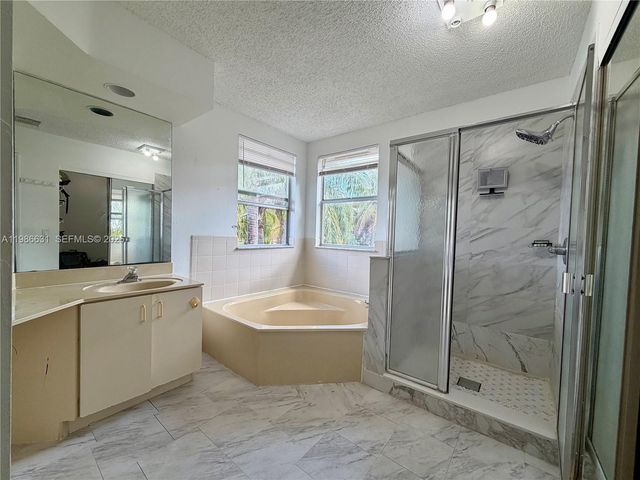 12619 NW 11th Pl, Sunrise, FL 33323