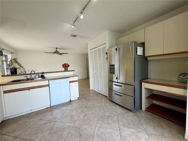 12619 NW 11th Pl, Sunrise, FL 33323