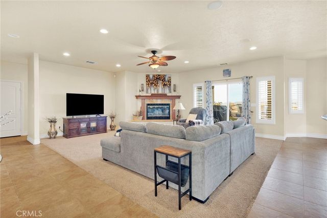17790 Cresta Blanca, Victorville, CA 92395