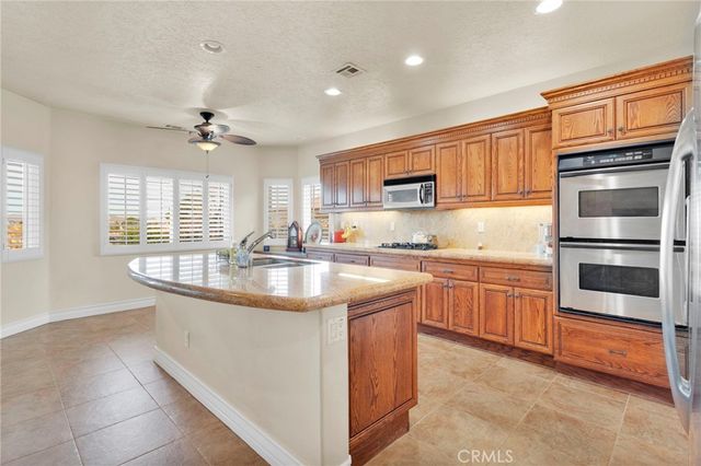 17790 Cresta Blanca, Victorville, CA 92395