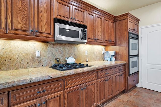 17790 Cresta Blanca, Victorville, CA 92395