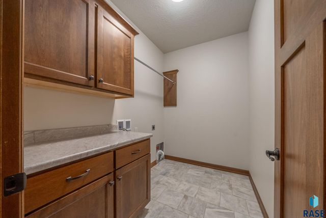 5915 W Yukon Trl Trail, Sioux Falls, SD 57107