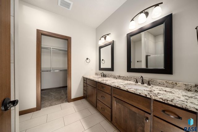 5915 W Yukon Trl Trail, Sioux Falls, SD 57107