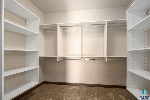 5915 W Yukon Trl Trail, Sioux Falls, SD 57107