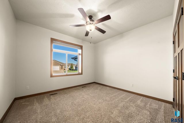 5915 W Yukon Trl Trail, Sioux Falls, SD 57107