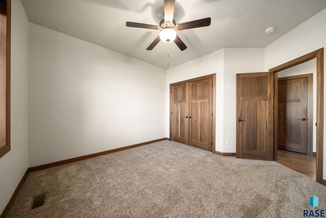 5915 W Yukon Trl Trail, Sioux Falls, SD 57107