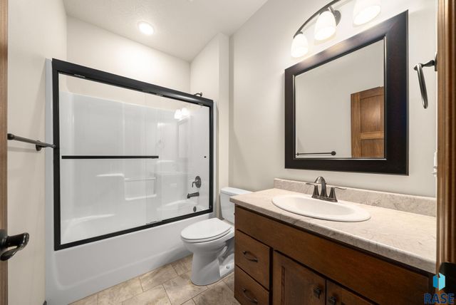 5915 W Yukon Trl Trail, Sioux Falls, SD 57107