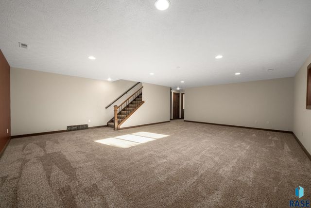 5915 W Yukon Trl Trail, Sioux Falls, SD 57107