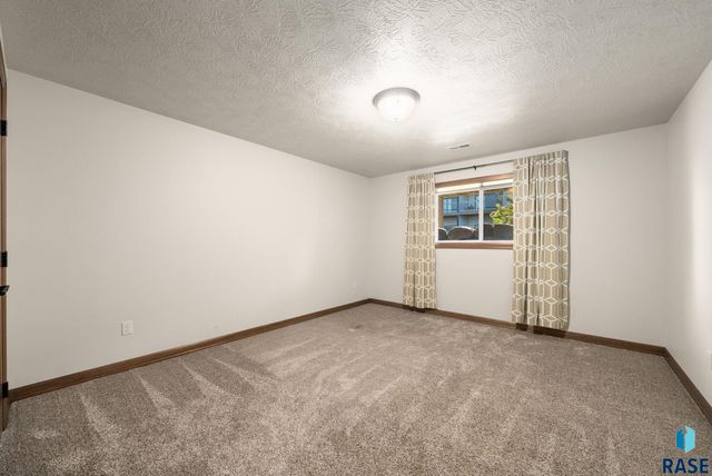 5915 W Yukon Trl Trail, Sioux Falls, SD 57107