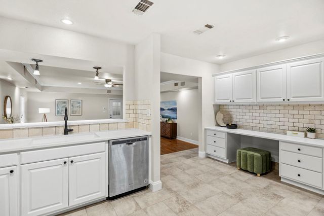 924 E 52nd ST A, Austin, TX 78751