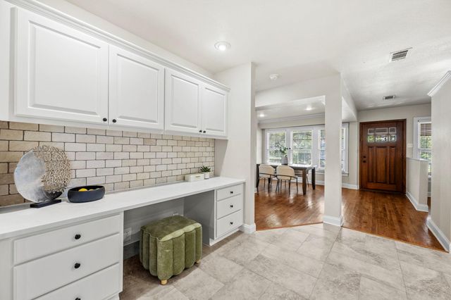 924 E 52nd ST A, Austin, TX 78751