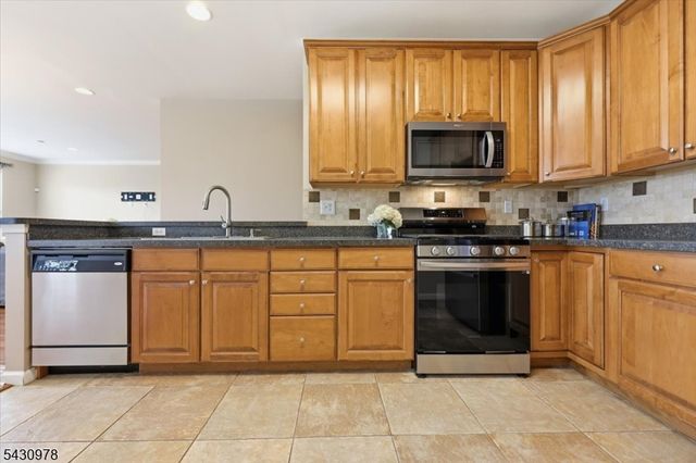 27 Patriots Path, South Bound Brook Boro, NJ 08880