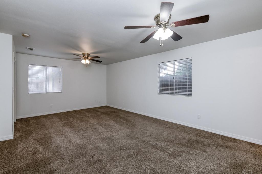 Image 18 of property listing at 4527 E Cortland Avenue, Fresno, CA 93726