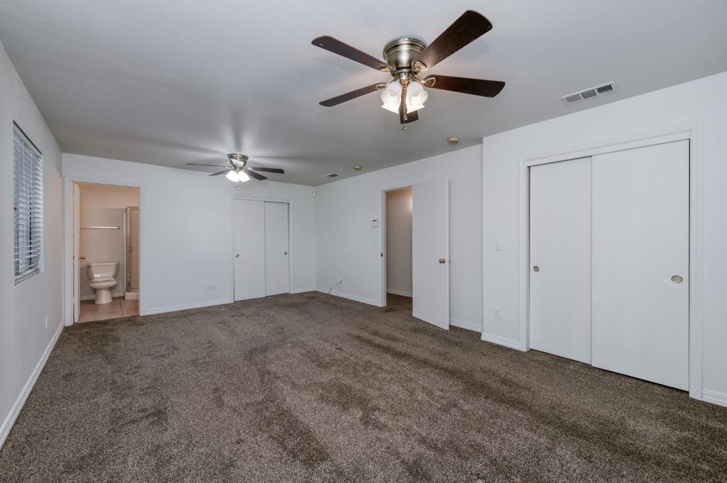 Image 19 of property listing at 4527 E Cortland Avenue, Fresno, CA 93726