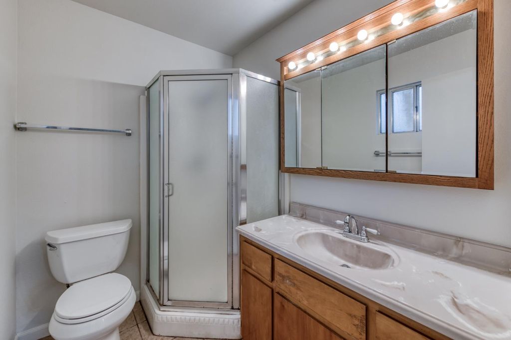 Image 20 of property listing at 4527 E Cortland Avenue, Fresno, CA 93726
