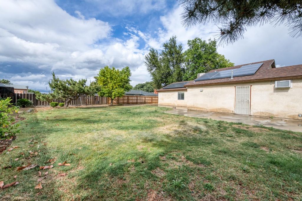 Image 22 of property listing at 4527 E Cortland Avenue, Fresno, CA 93726