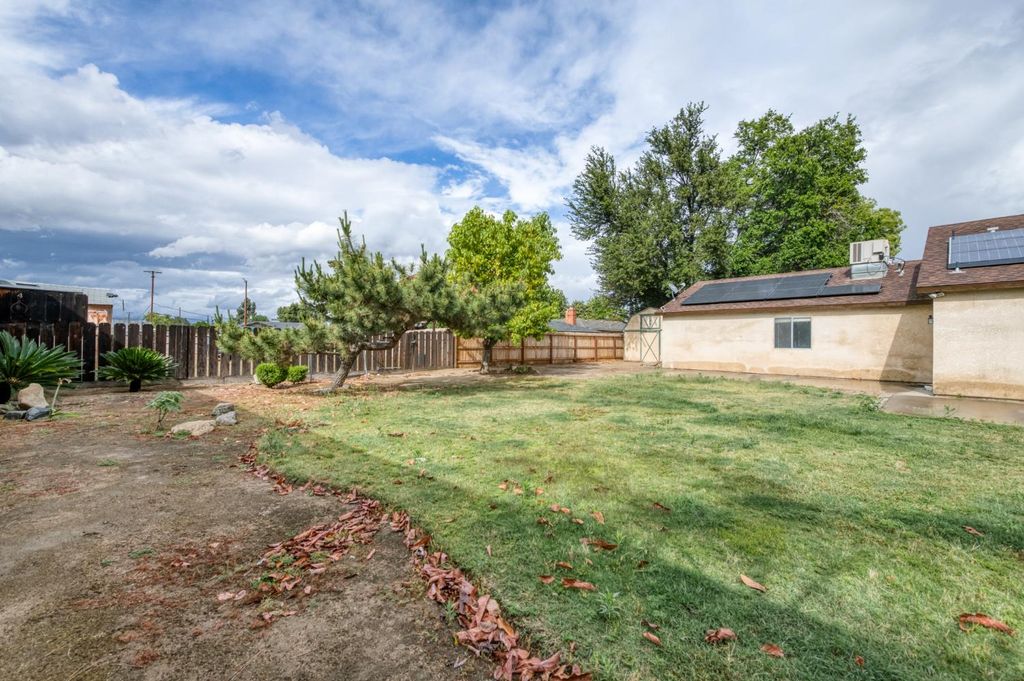 Image 23 of property listing at 4527 E Cortland Avenue, Fresno, CA 93726