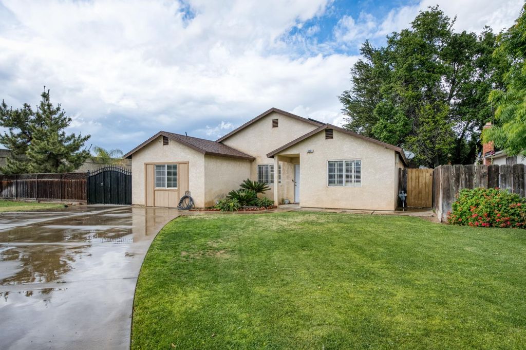 Image 28 of property listing at 4527 E Cortland Avenue, Fresno, CA 93726