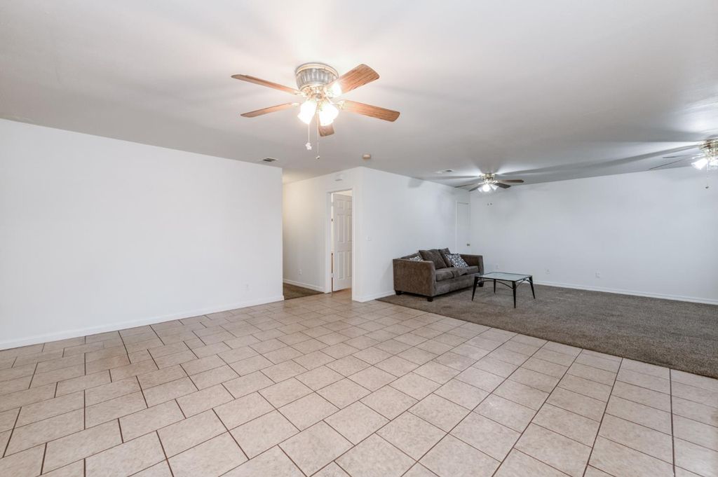Image 4 of property listing at 4527 E Cortland Avenue, Fresno, CA 93726