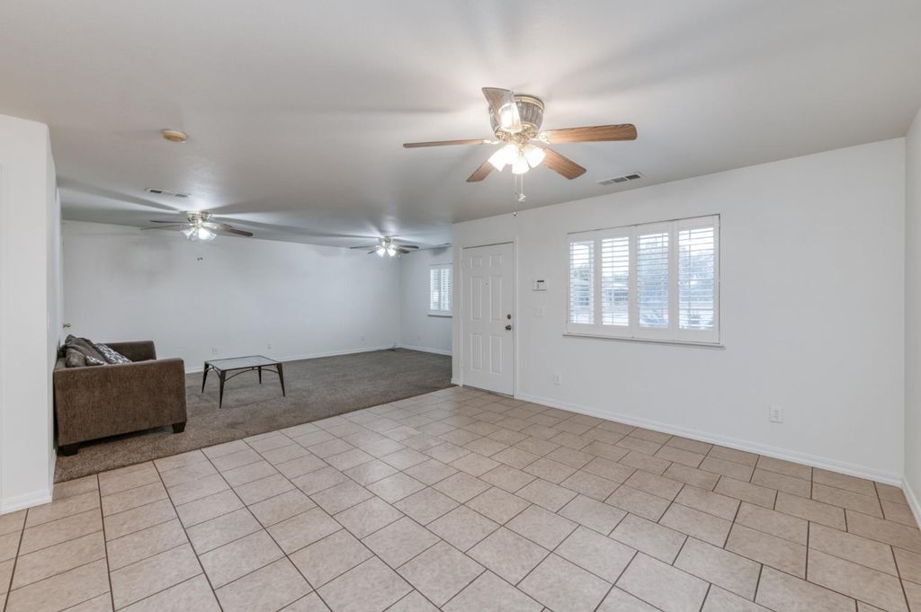 Image 5 of property listing at 4527 E Cortland Avenue, Fresno, CA 93726