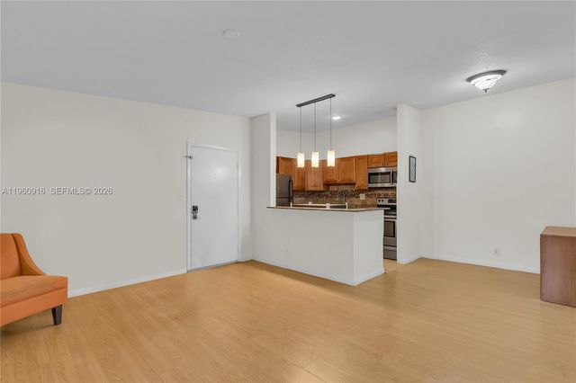 9415 W McNab Rd 204, Tamarac, FL 33321