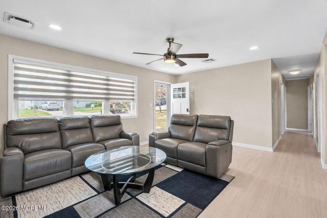 4 Revere Court, Barnegat, NJ 08005