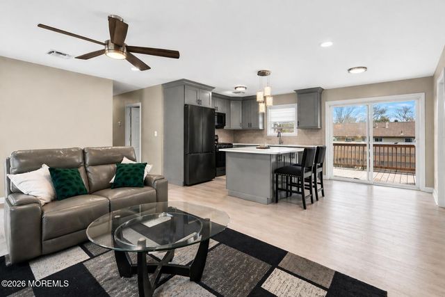 4 Revere Court, Barnegat, NJ 08005