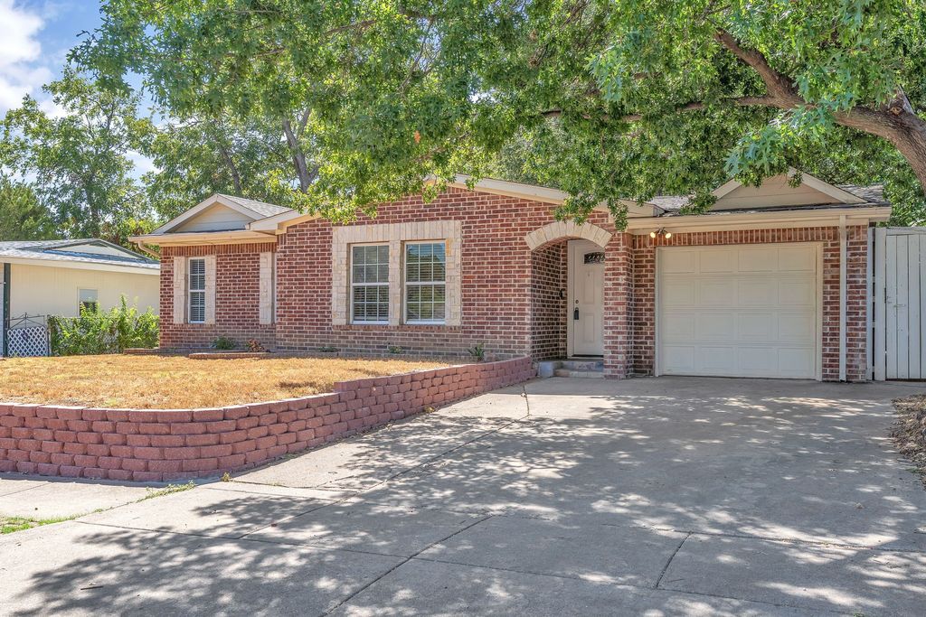 1314 E Lovers Lane, Arlington, TX 76010 — exterior