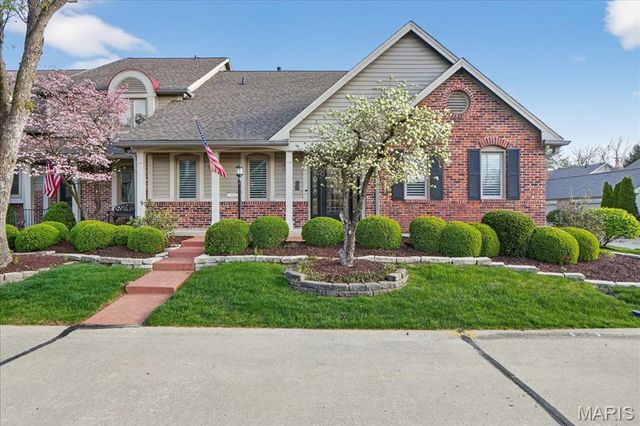 14318 Valley Meadow Court E, Chesterfield, MO 63017