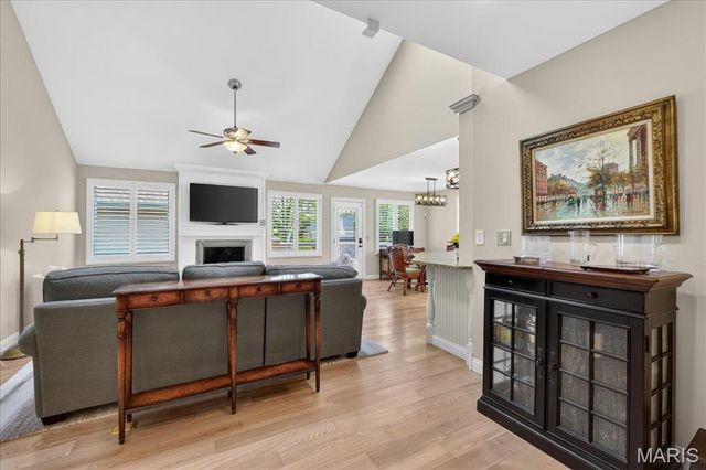 14318 Valley Meadow Court E, Chesterfield, MO 63017