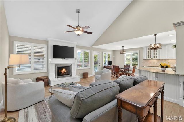 14318 Valley Meadow Court E, Chesterfield, MO 63017