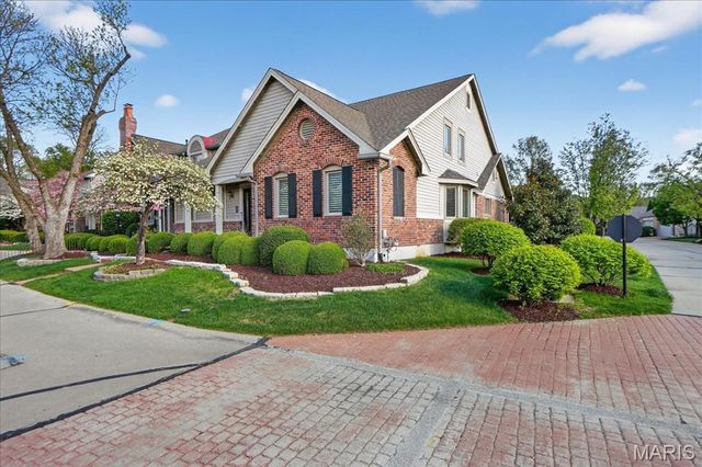 14318 Valley Meadow Court E, Chesterfield, MO 63017