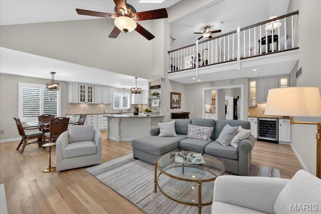 14318 Valley Meadow Court E, Chesterfield, MO 63017