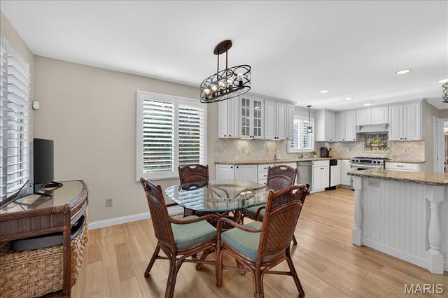 14318 Valley Meadow Court E, Chesterfield, MO 63017